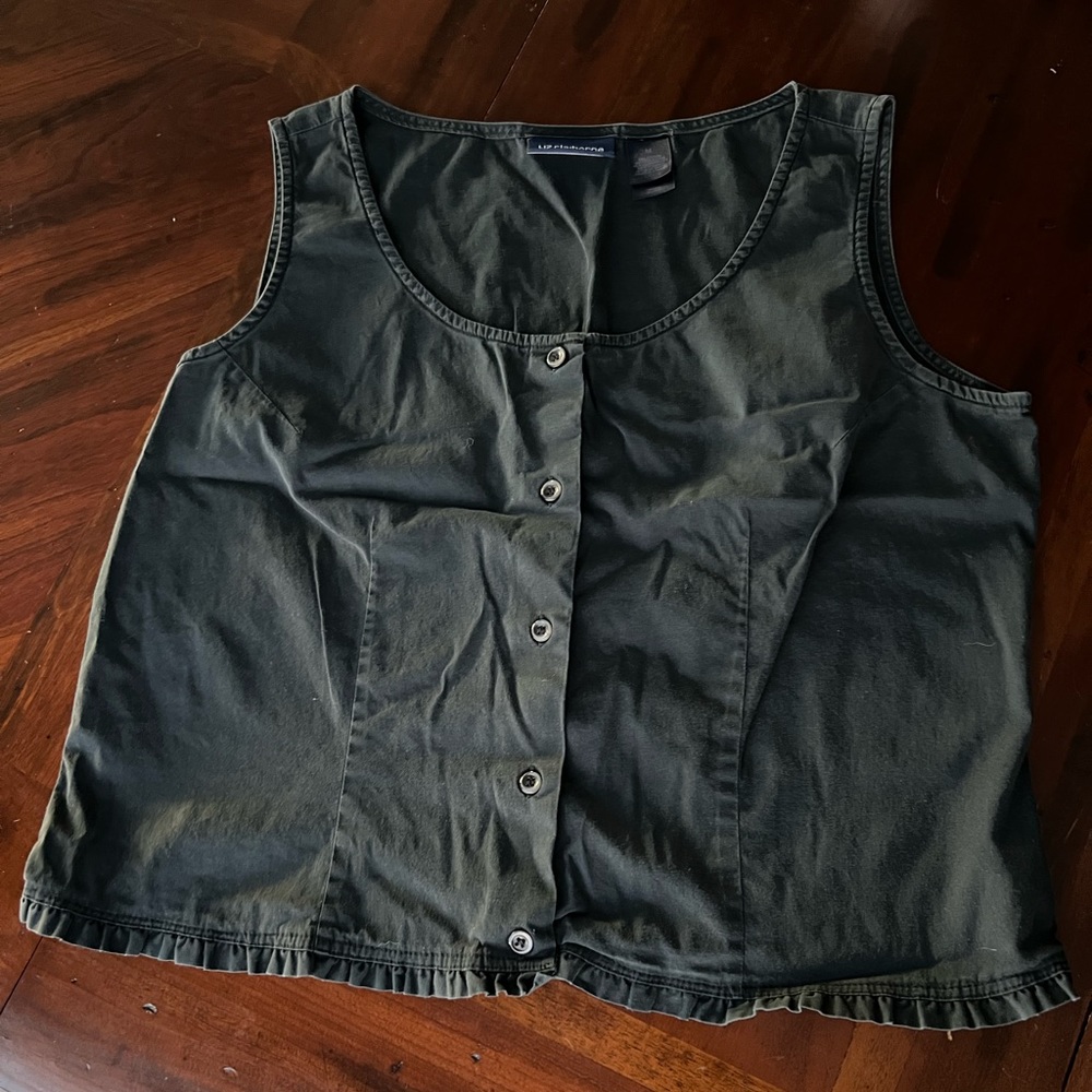 Cute Liz Claiborne Crop with Ruffled Hem